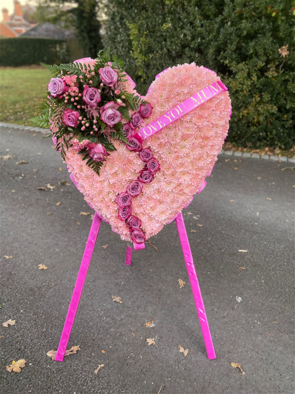Funeral & sympathy | Free standing broken heart tribute