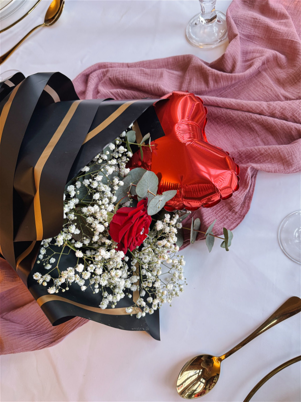 Valentines Day flowers & balloons | ‘First kiss’ single rose & balloon gift