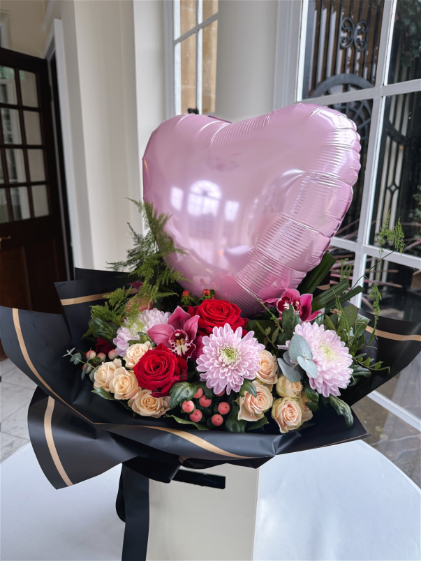 Valentines Day flowers & balloons | Mixed love bouquet with balloon