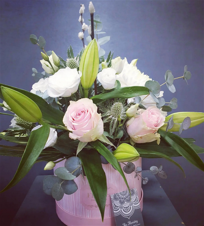 Arrangements | Floral hat box arrangement.