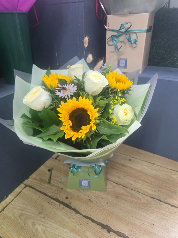 Autumn | Bouquets | Sunflower and roses