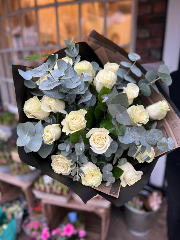 Bouquets | White Rose Eucalyptus