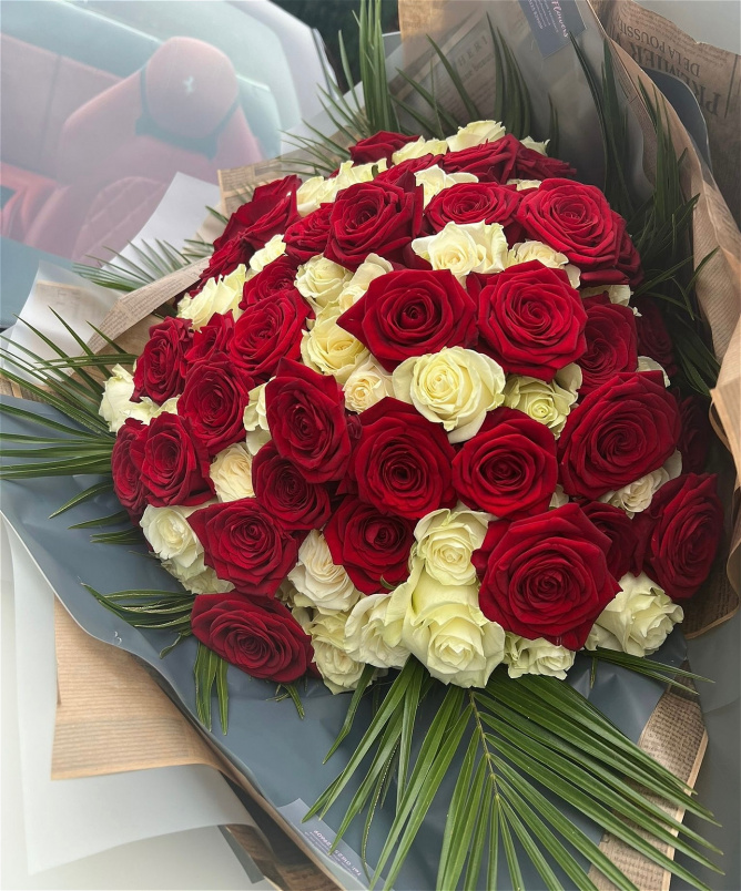 Bouquets | Red and White Roses