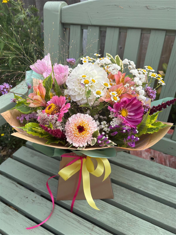 Arrangements | Bouquets | Summer Stunner