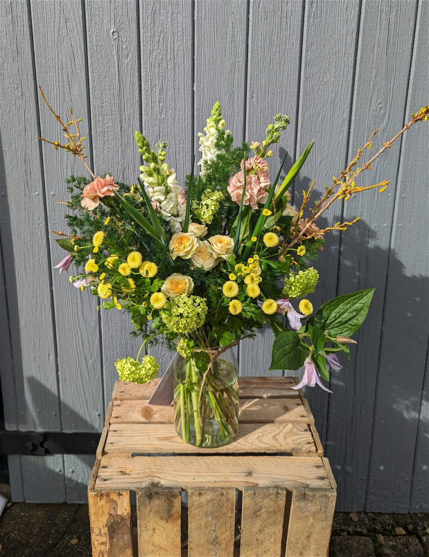 Birthday Flowers | Bouquets | Mother's Day Flowers | New Baby Flowers | New Home Flowers | Thank You Flowers | Lockerley vase