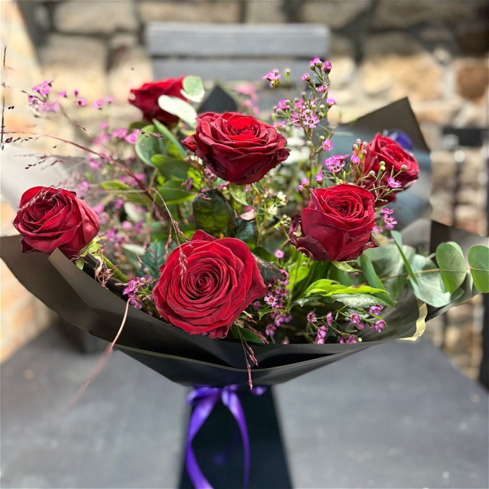 Valentine's Day | Six Red Roses – Classic