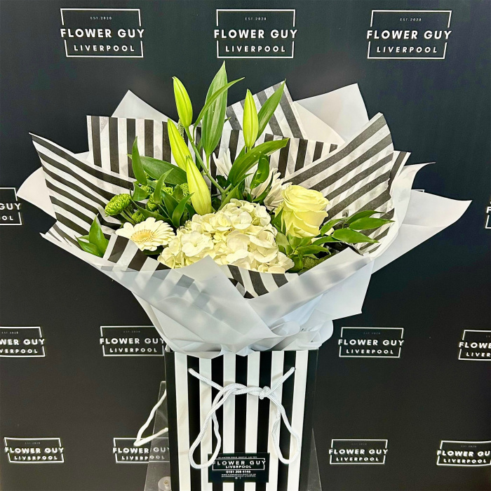 Bouquets | Classic Monochrome Handtied
