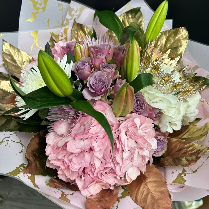 A Florist’s Choice Bouquets | The Rose Collection | Upsell gifts | Gold Foliage Collar