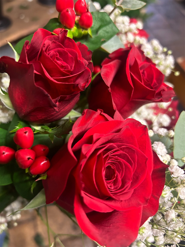 Bouquets | Valentine’s Day | Half dozen red rose bouquet