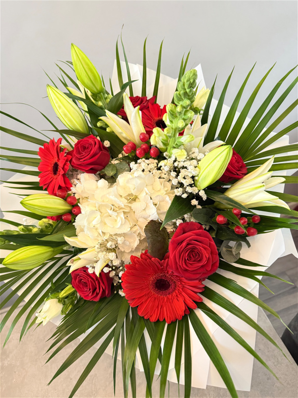 Bouquets | Red and White Bouquet
