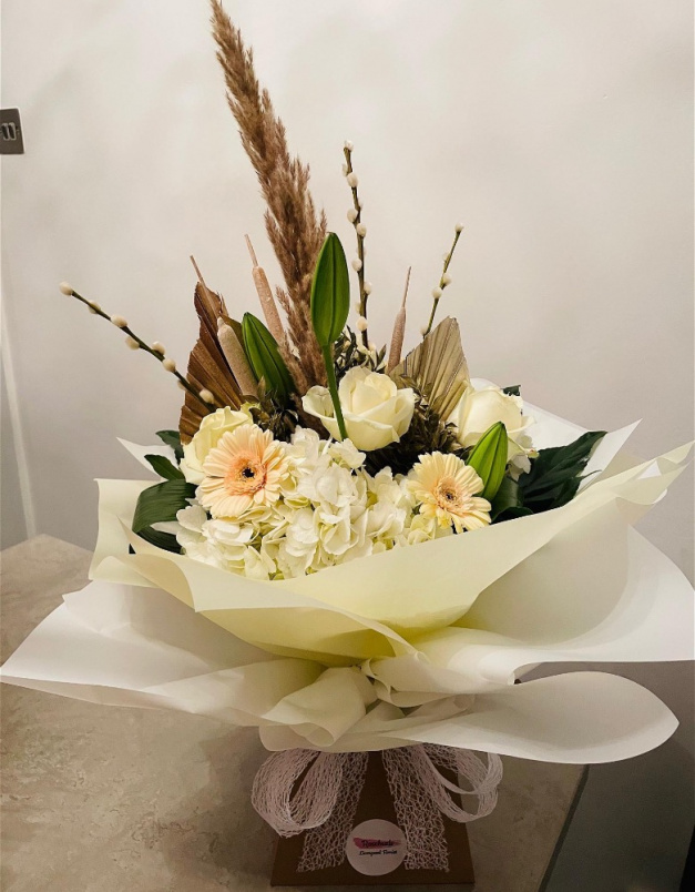 Bouquets | Fresh and Dried flower mixed Bouquet