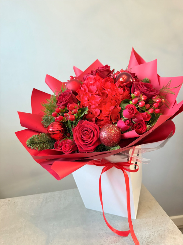 Christmas  | Christmas Rose & Hydrangea Bouquet