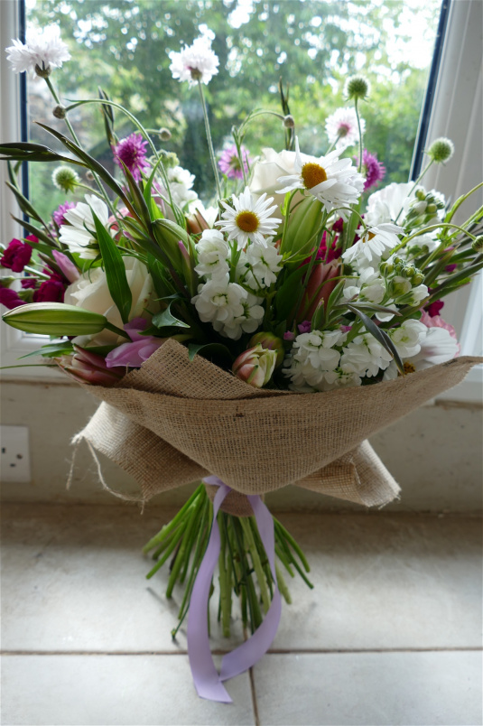 Bouquets | Hessian seasonal bunch