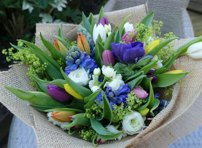 Mothers Day - Natural Bunches | Mothers Day Hessian Bunches