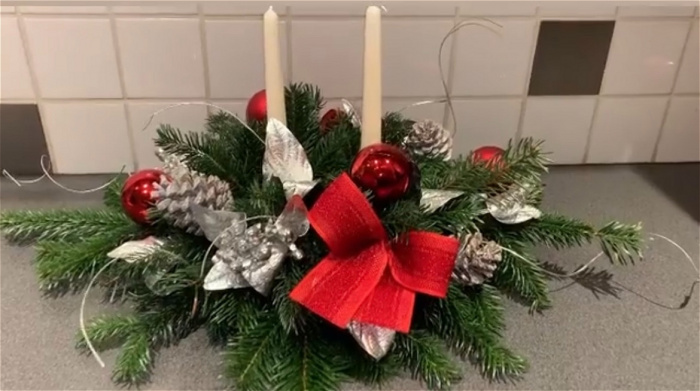 Christmas Fresh Flowers | Christmas table decorations  (no fresh flowers)