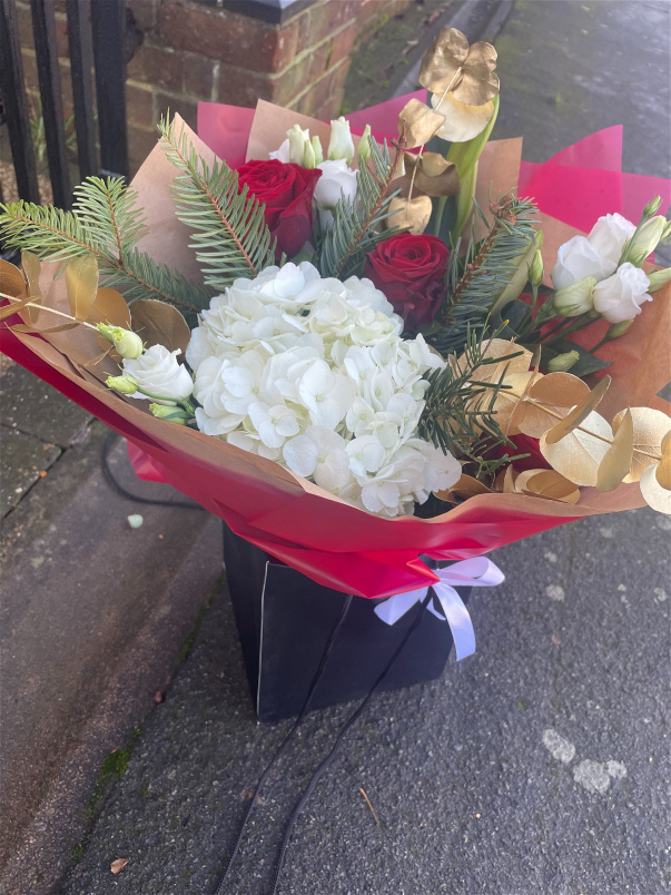 Christmas Fresh Flowers | Christmas Aqua Pack Bouquet