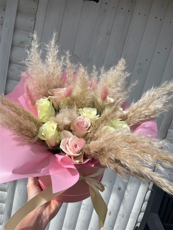 Bouquets | Taylor Rose Hatbox