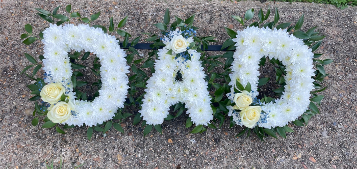 Funeral Lettering | Chrysanthemum Base With Foilage Edge Lettering