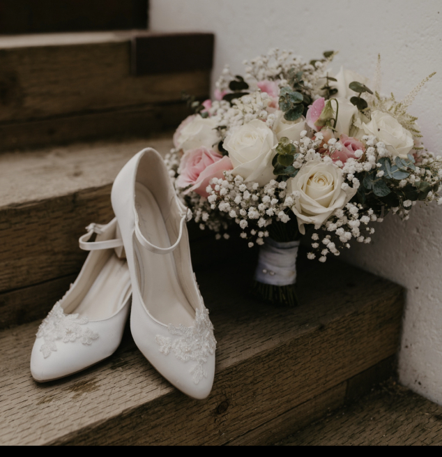 Lily & Bee | Waterlooville | Weddings