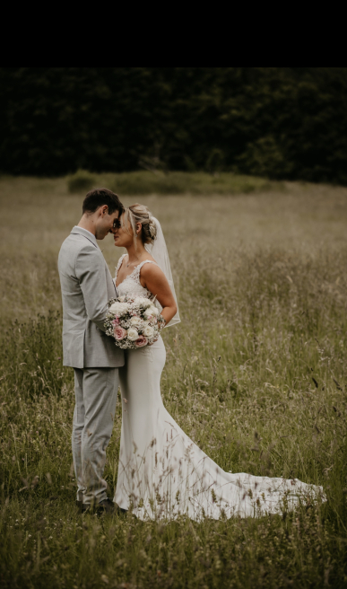 Lily & Bee | Waterlooville | Weddings