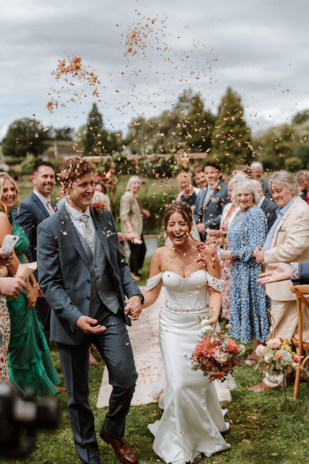 Lily & Bee | Waterlooville | Weddings