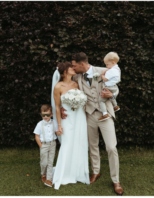 Lily & Bee | Waterlooville | Weddings