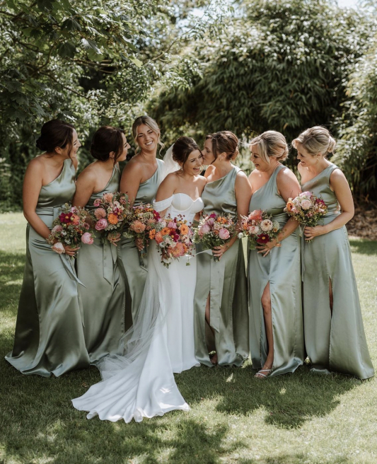 Lily & Bee | Waterlooville | Weddings