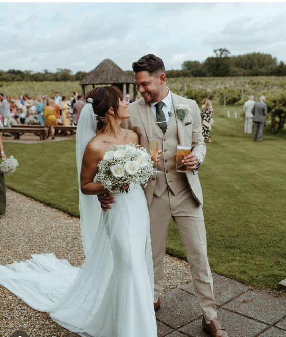 Lily & Bee | Waterlooville | Weddings