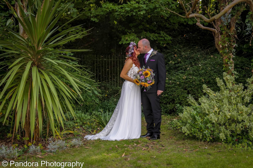 Lily & Bee | Waterlooville | Weddings