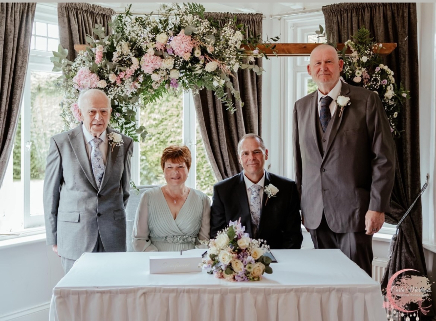 Lily & Bee | Waterlooville | Weddings