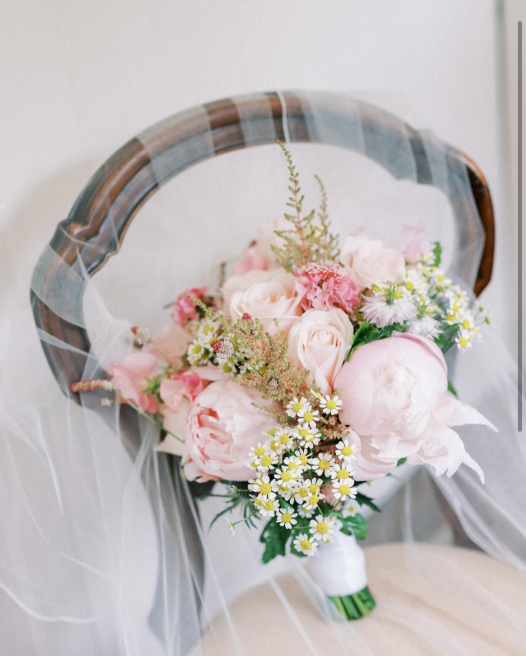 Lily & Bee | Waterlooville | Weddings