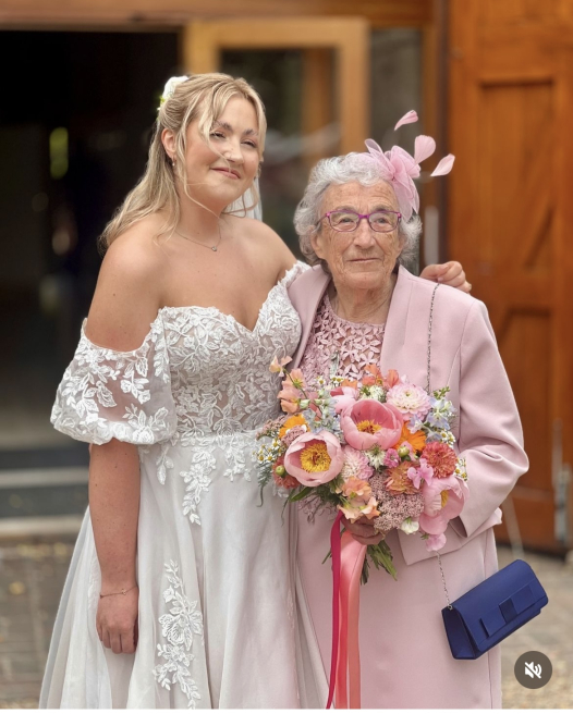Lily & Bee | Waterlooville | Weddings