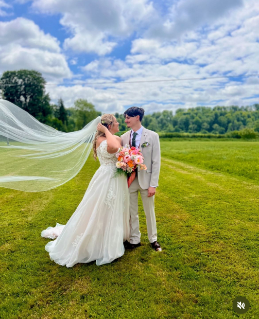 Lily & Bee | Waterlooville | Weddings