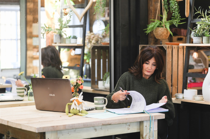 floristry workshops and courses | Floristry Workshops | Flower school | On line beginner floristry lessons | 1-1 online floristry coaching