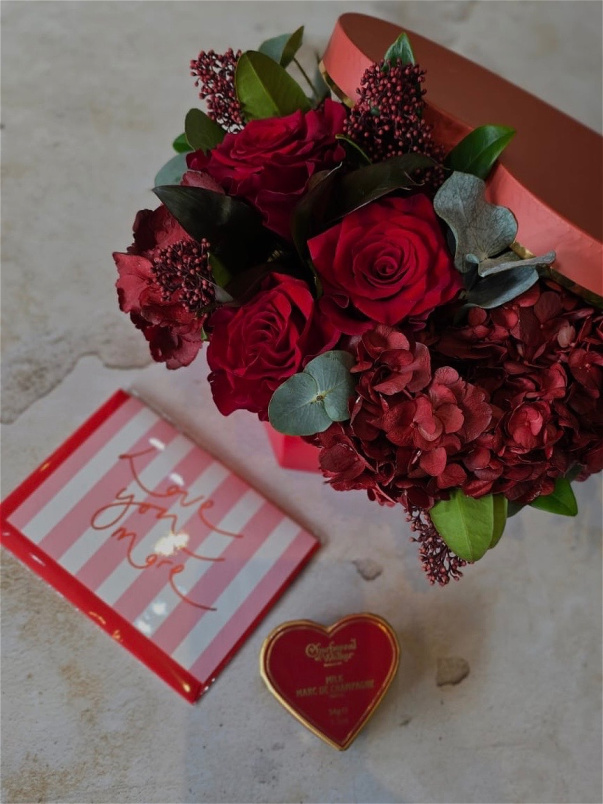 Valentine’s Day | Valentine’s Day Accessories | The Luxe Floral Box