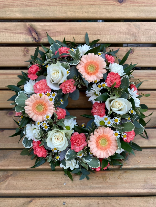 Funeral Tributes | Wreaths & Posies | Peaches & cream wreath
