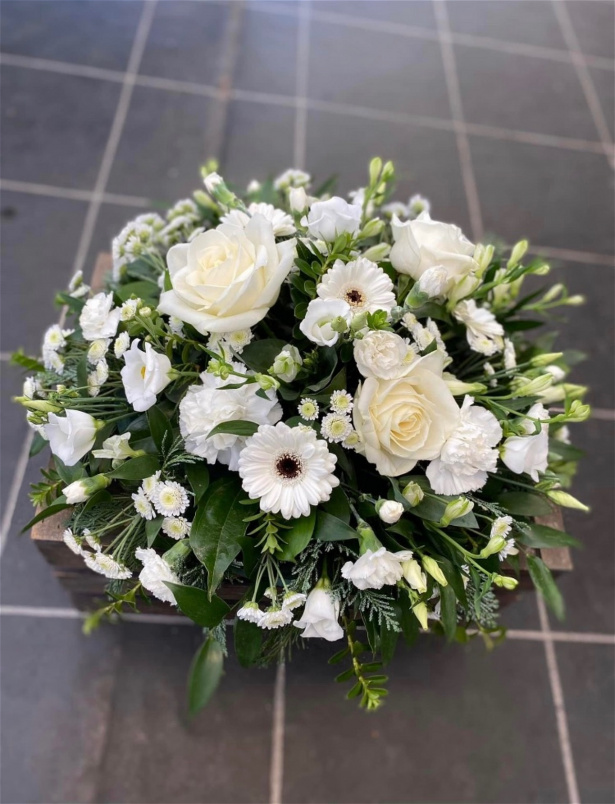 Funeral Tributes | Wreaths & Posies | White posy