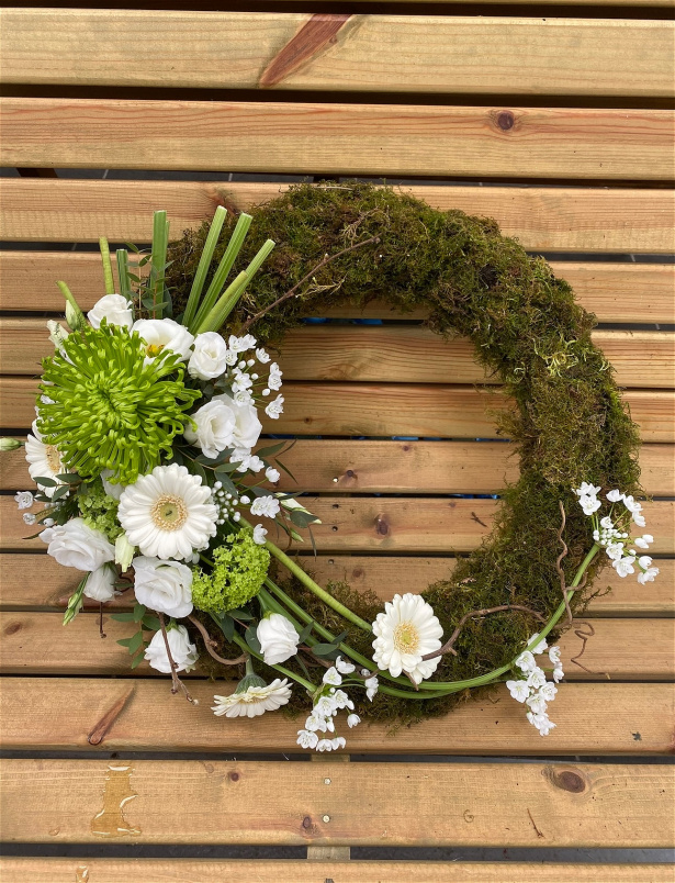 Funeral Tributes | Wreaths & Posies | Mossed wreath