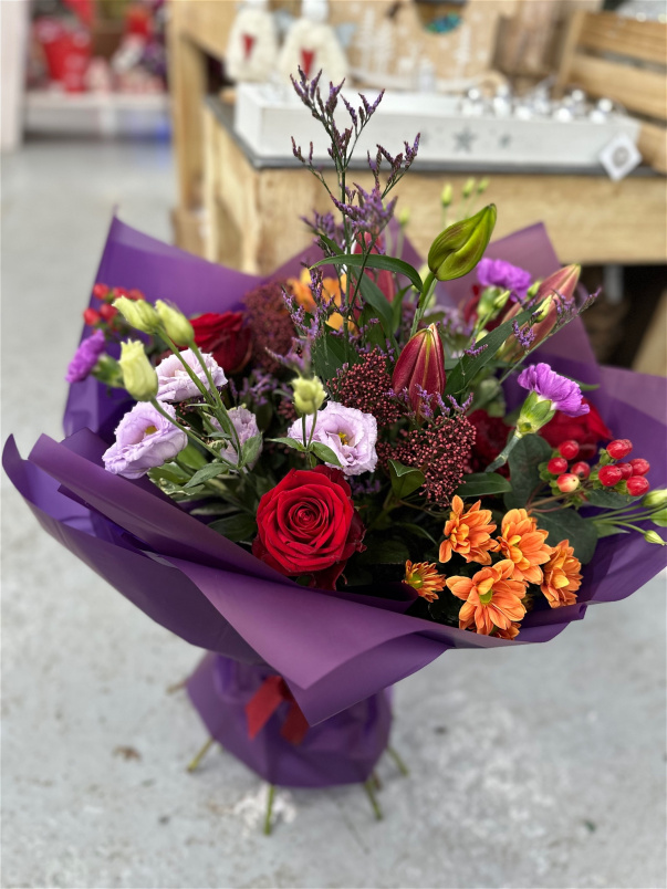 Bouquets | Festive florals | 𝐅𝐥𝐨𝐫𝐢𝐬𝐭𝐬 𝐜𝐡𝐨𝐢𝐜𝐞 𝐇𝐚𝐧𝐝-𝐭𝐢𝐞𝐝 𝐁𝐨𝐮𝐪𝐮𝐞𝐭