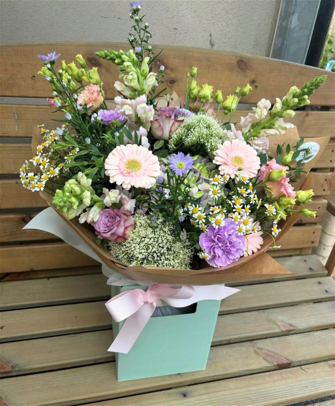 Bouquets | Mothers Day | Florist choice water bouquet in pastels