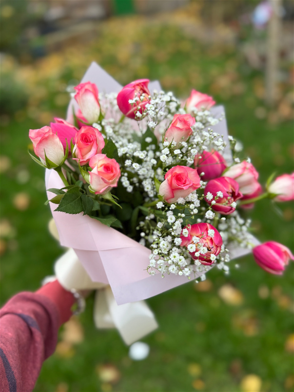 Bouquets | The Rose & Baby’s Breath Bouquet