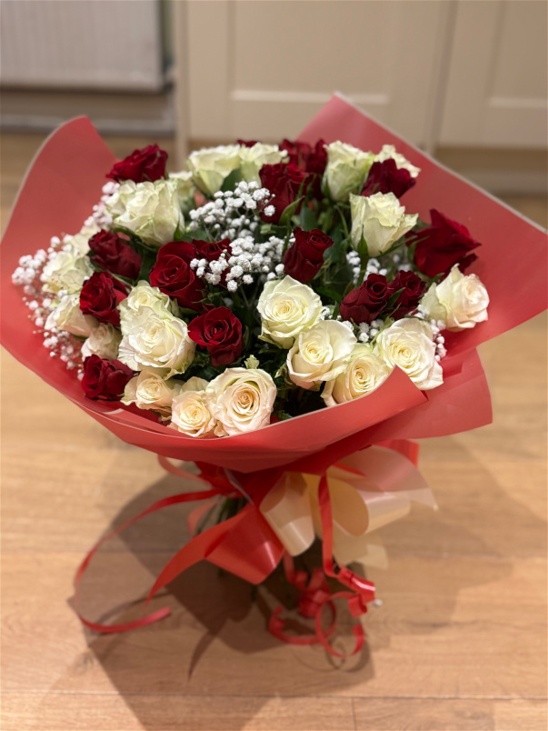 Bouquets | Red & White Rose Bouquet