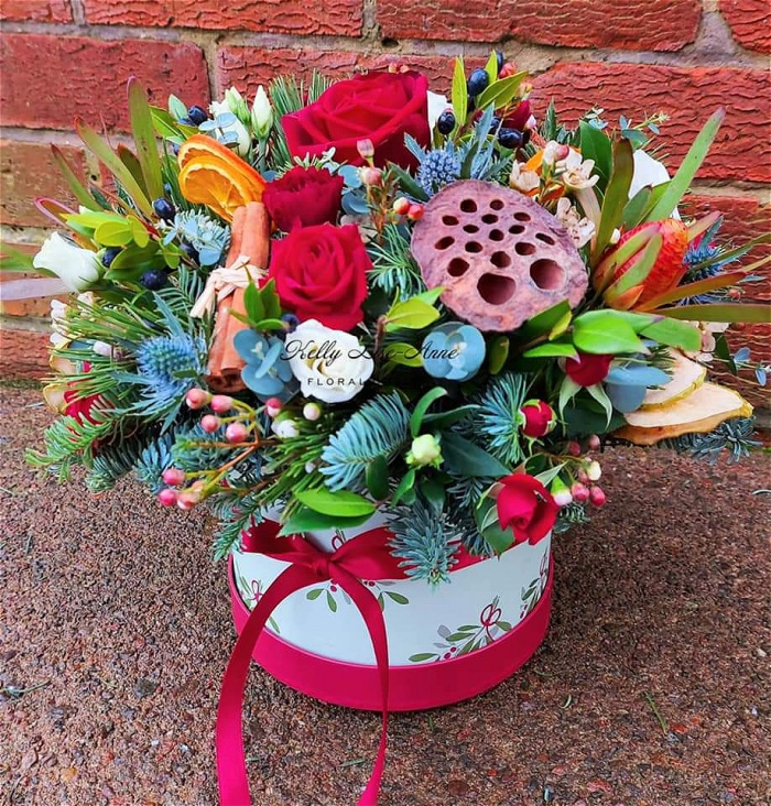Christmas | Festive hat box arrangement