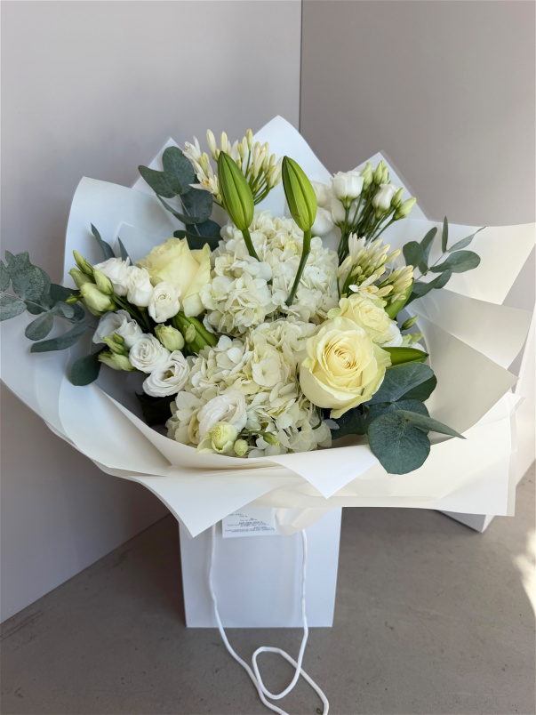 Bouquets | White & Cream Florist Choice Bouquet