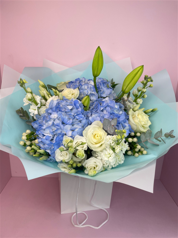 Bouquets | Blue & White Florist Choice Bouquet