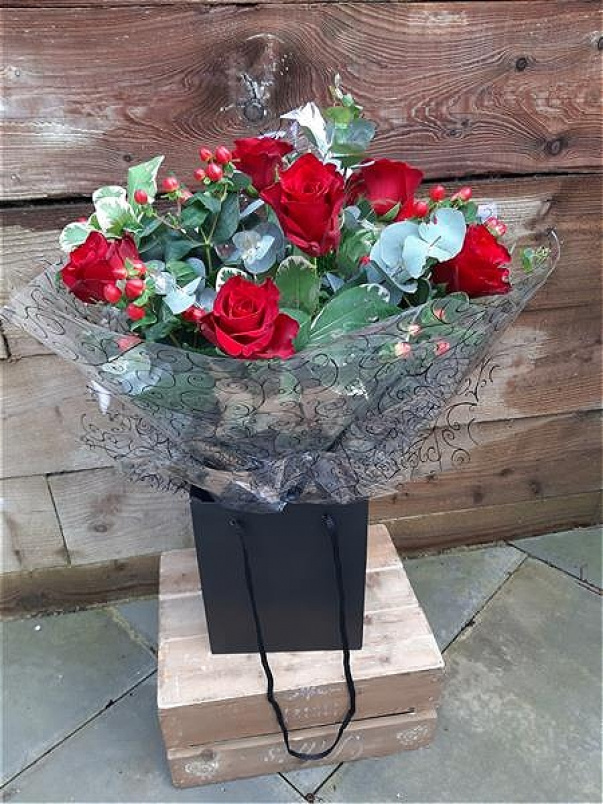 Pre-Order For Valentines 2025 | Pre Order 12 Luxury Red Roses