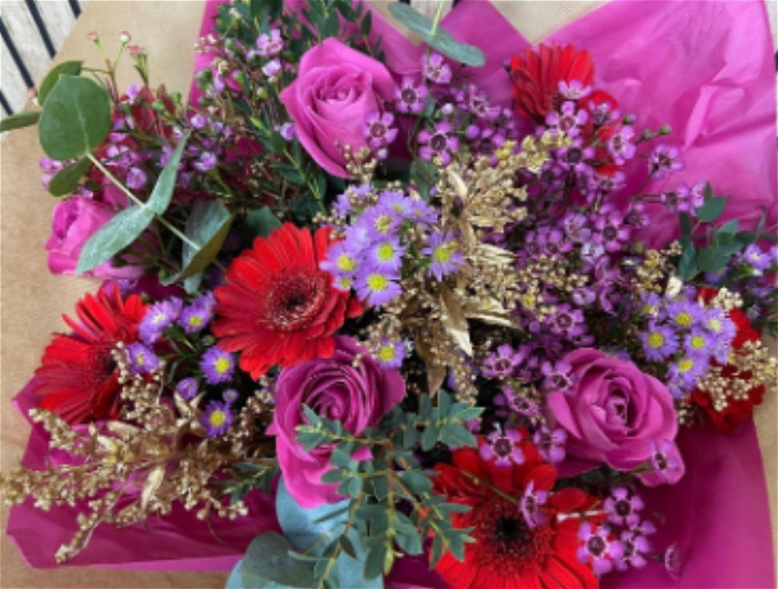 Christmas Bouquets | Crimson Cheer