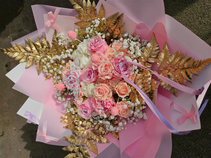 Bouquets | Luxury Princess Bouquets | Upsell gifts | Strawberries & cream Luxury Bouquets