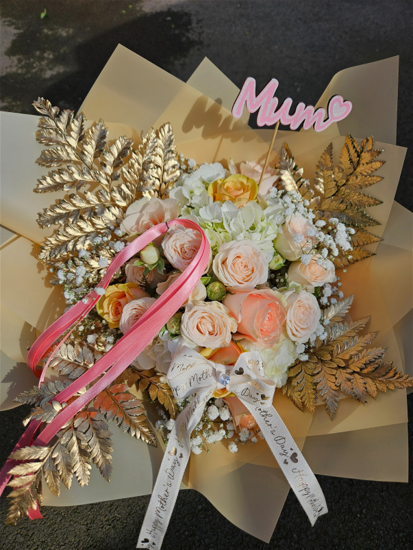 Bouquets | Luxury Princess Bouquets | Upsell gifts | Peaches & Cream deluxe bouquets