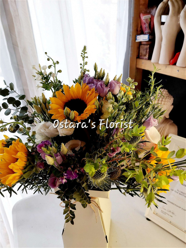 AT A GLANCE | Birthday Flowers | Aelia